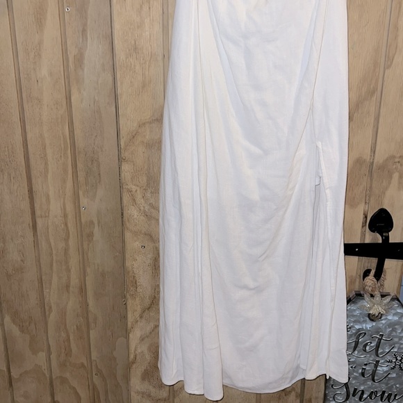 PO: Women’s White Dress. - Picture 8 of 9